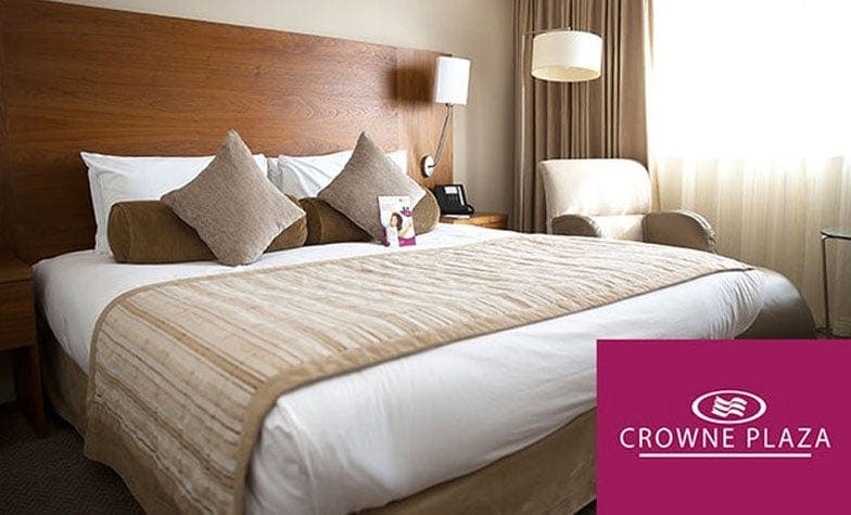 Crowne Plaza Manchester Airport Bedroom
